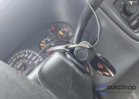 2004 Chevrolet Silverado C1500 z USA, uszkodzony, nr VIN 2GCEC19T341384849